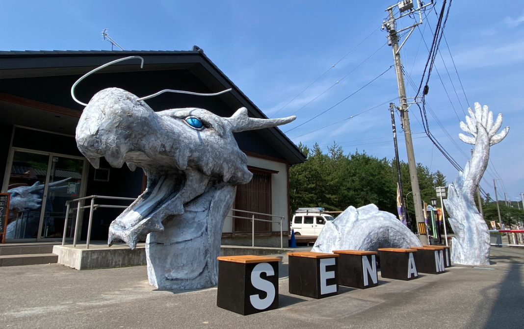 新潟県村上市・瀬波温泉に制作・設置した龍神オブジェ