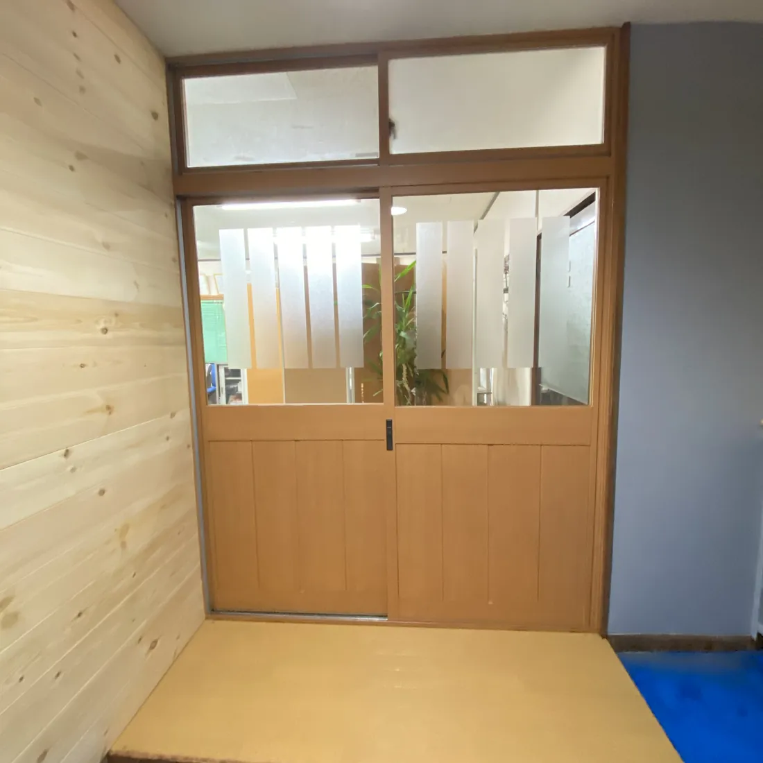 オフィスの顔を温かみのある空間への施工後